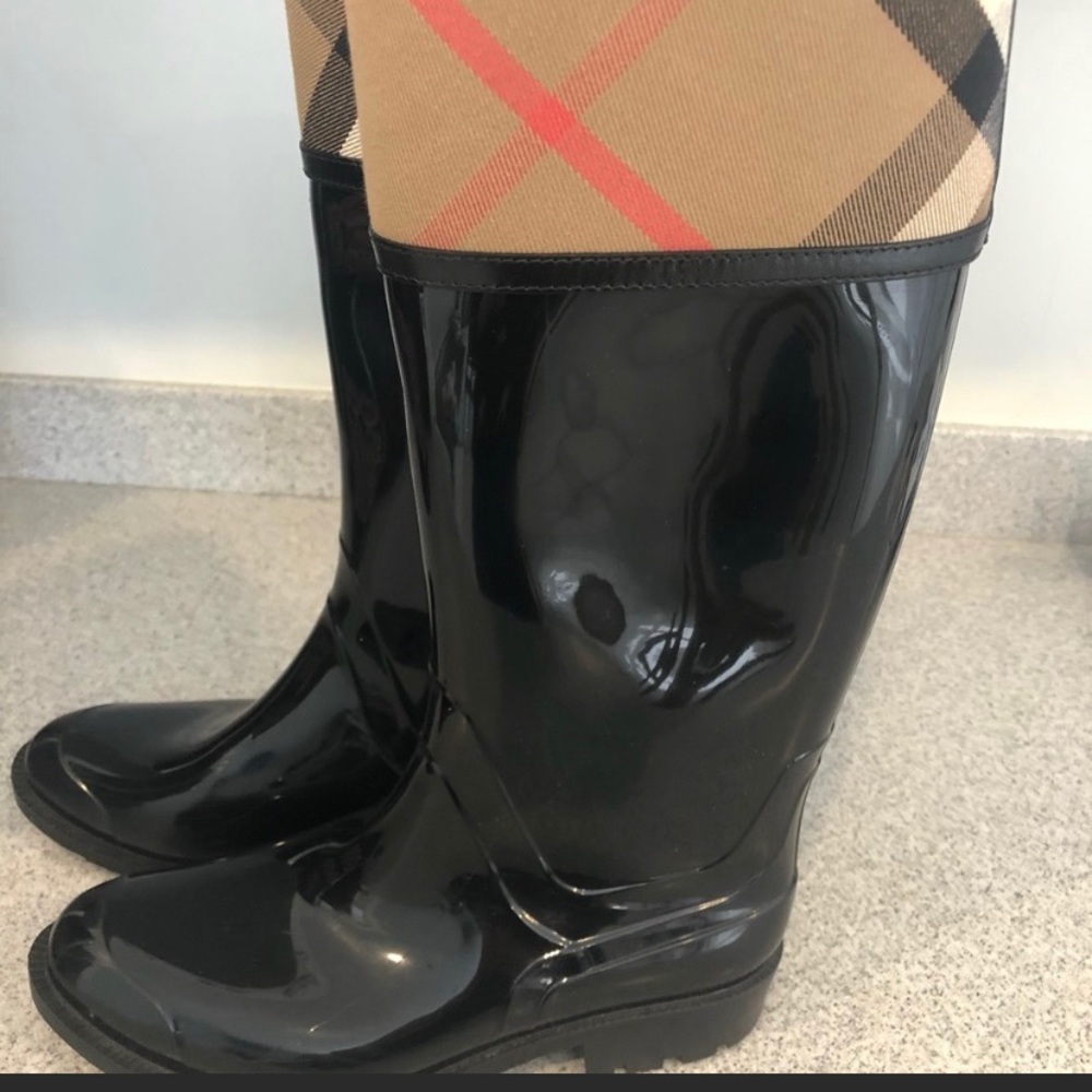 Authentic Burberry Crosshill Housecheck Rain Boots